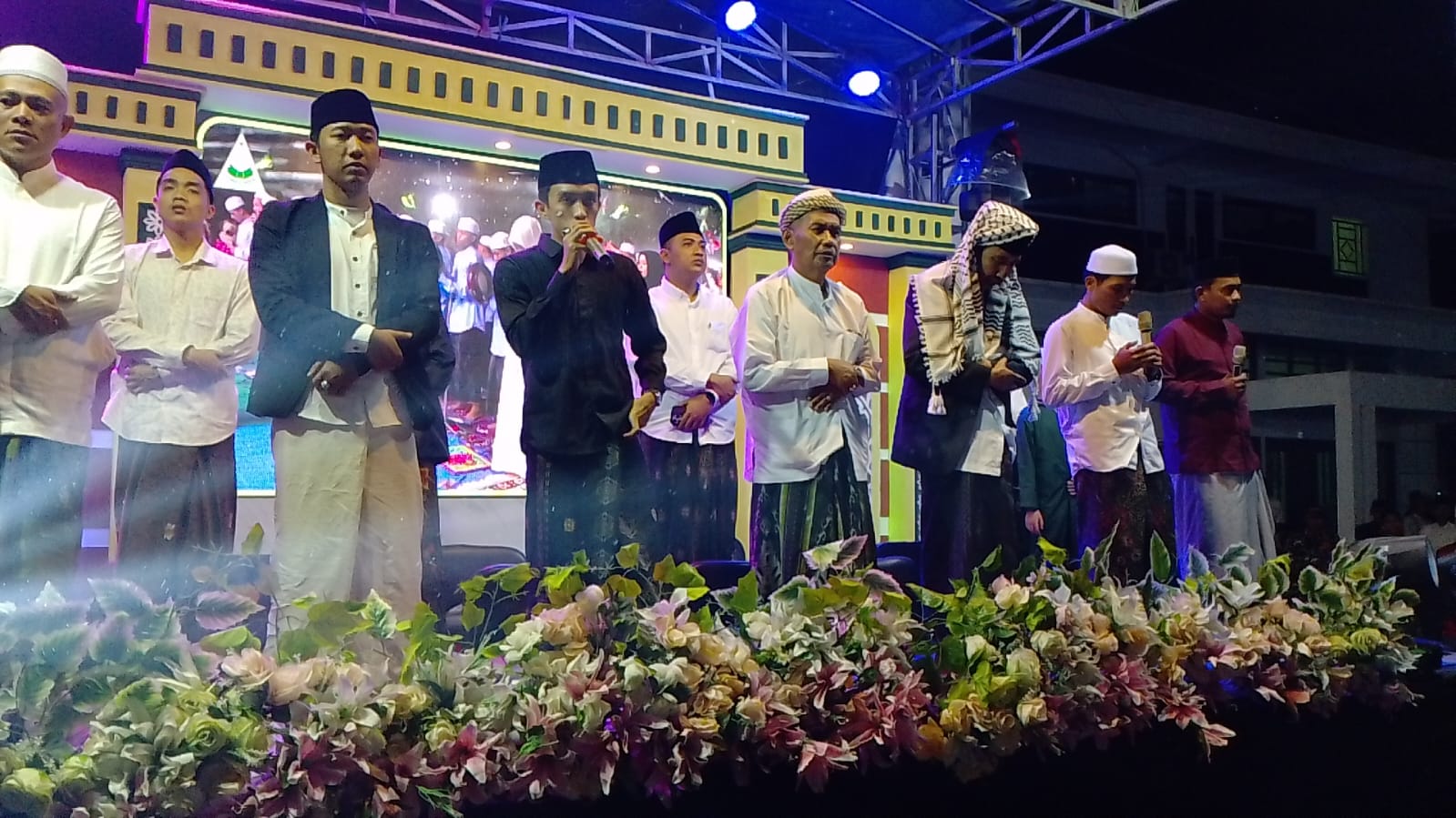 Gema Sholawat di Pondok Pesantren Syamsul Arifin: Ribuan Jemaah dan Santri Hadiri Acara Akbar Bersama Gus Hafidzul Ahkam
